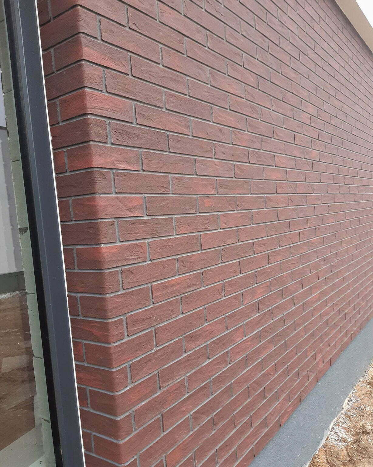 Fasadas Ltd kliento namo siena apklijuota lanksčiomis plytelėmis